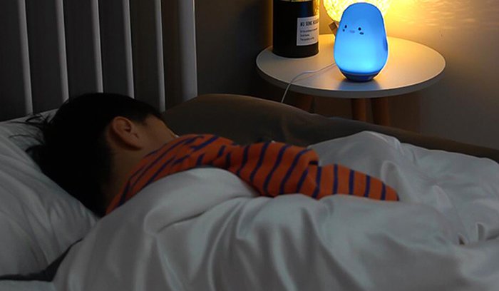 たのしい夢を見られる音と光の伴奏; スマートスージング、ホワイトノイズ、かわいい鳥の形をしたベビースリープサラウンドナイトは子どもが安心して眠れるようサポートします。子どもの寝かしつけにお役立てください。